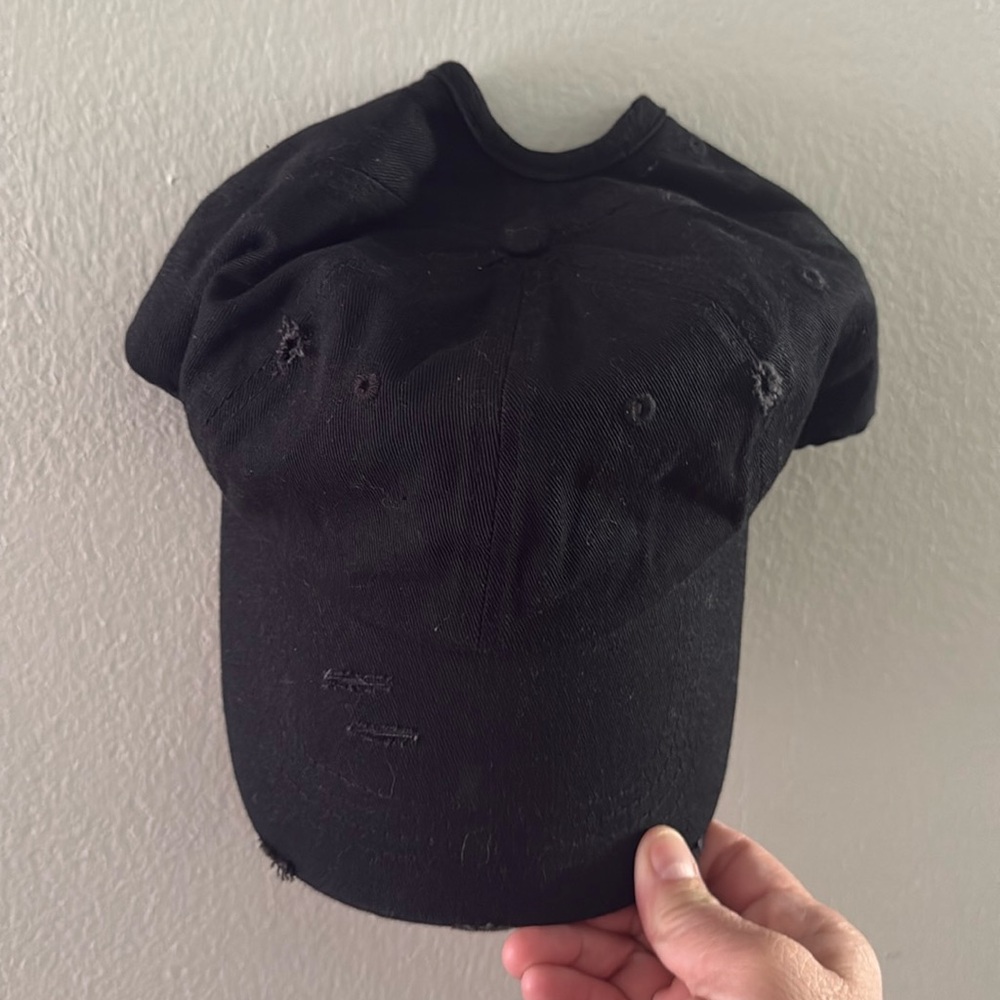 Black baseball cap